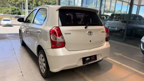 TOYOTA-ETIOS-2019