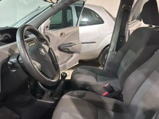 TOYOTA-ETIOS-1.3 XS 16V FLEX 4P MANUAL TOYOTA-ETIOS-2013