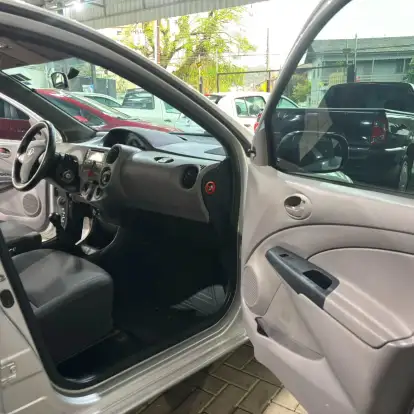 TOYOTA-ETIOS-2013