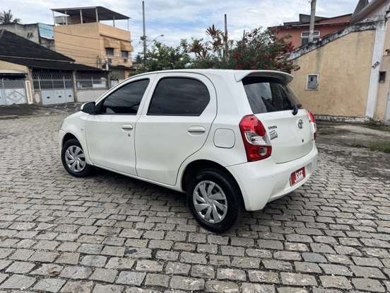 TOYOTA-ETIOS-1.3 X 16V FLEX 4P MANUAL TOYOTA-ETIOS-2016