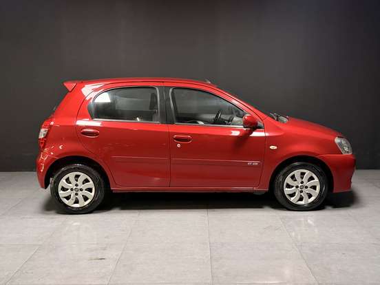 TOYOTA-ETIOS-1.3 XS 16V FLEX 4P MANUAL TOYOTA-ETIOS-2013