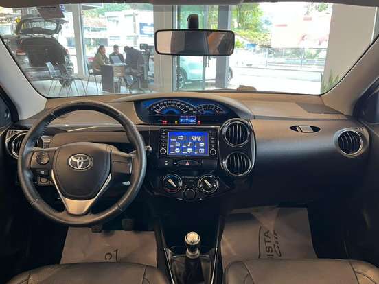 TOYOTA-ETIOS-2015