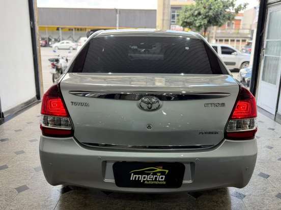 TOYOTA-ETIOS-2015
