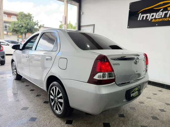TOYOTA-ETIOS-2015