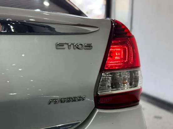 TOYOTA-ETIOS-1.5 PLATINUM SEDAN 16V FLEX 4P MANUAL TOYOTA-ETIOS-2015