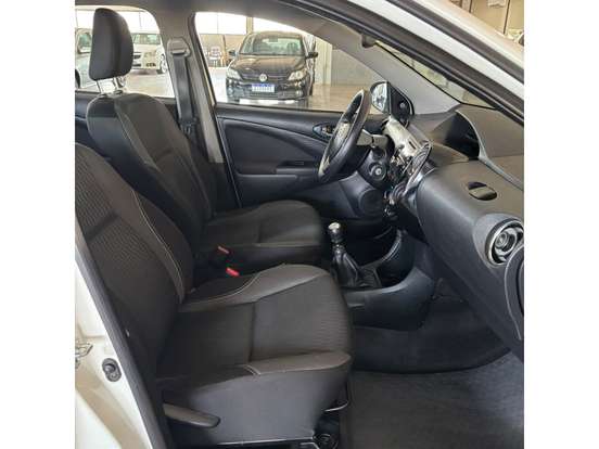 TOYOTA-ETIOS-2018
