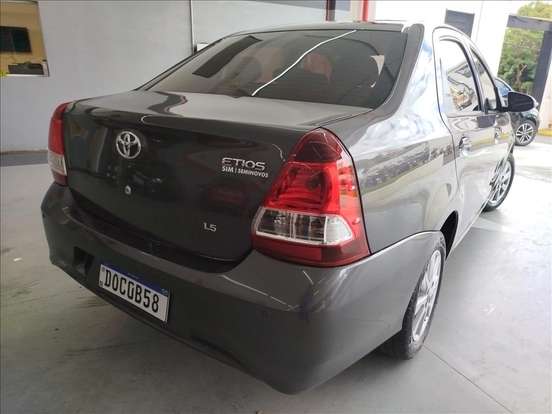 TOYOTA-ETIOS-2021
