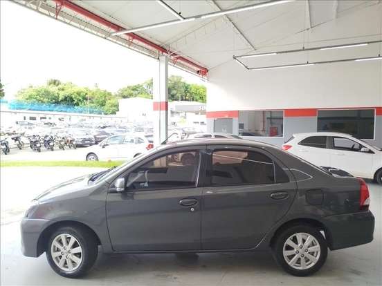 TOYOTA-ETIOS-2021