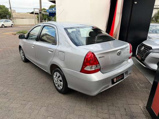 TOYOTA-ETIOS-2012
