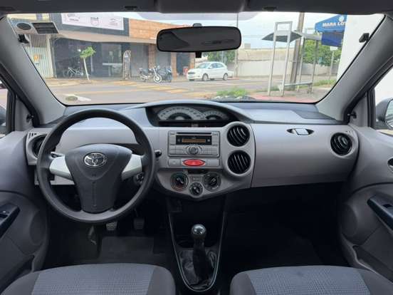 TOYOTA-ETIOS-2012