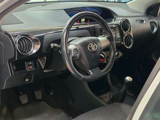 TOYOTA-ETIOS-2014