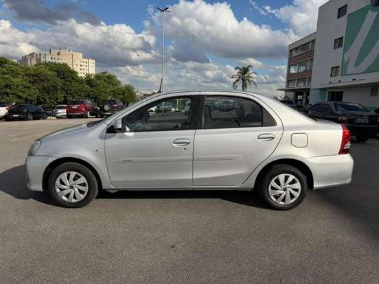 TOYOTA-ETIOS-1.5 XS SEDAN 16V FLEX 4P AUTOMÁTICO TOYOTA-ETIOS-2017