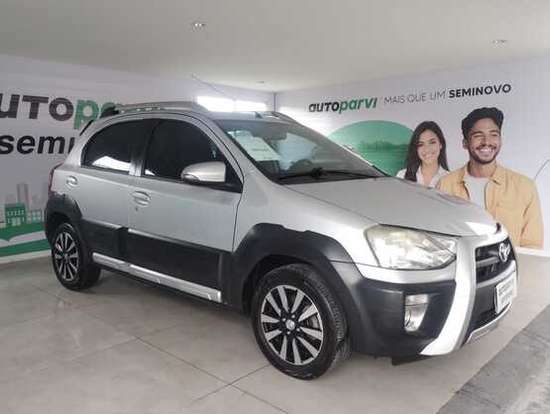 TOYOTA-ETIOS CROSS-2015