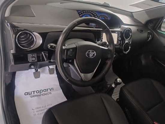 TOYOTA-ETIOS CROSS-2015