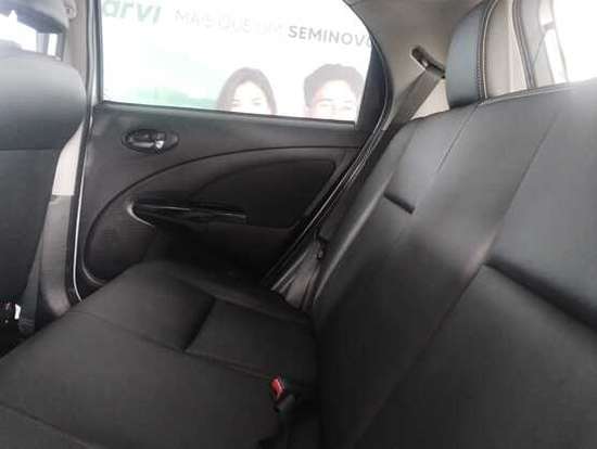 TOYOTA-ETIOS CROSS-2015