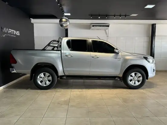 TOYOTA-HILUX-2016