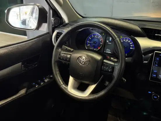TOYOTA-HILUX-2016