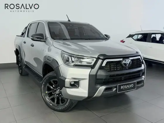 TOYOTA HILUX 2.8 D-4D TURBO DIESEL CD CONQUEST 4X4 AUTOMÁTICO