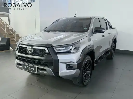 TOYOTA-HILUX-2023