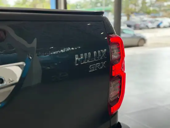 TOYOTA-HILUX-2021