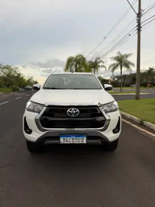TOYOTA-HILUX-2022