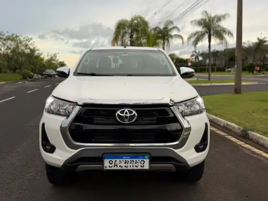 TOYOTA-HILUX-2.8 D-4D TURBO DIESEL CD SR 4X4 AUTOMÁTICO TOYOTA-HILUX-2022