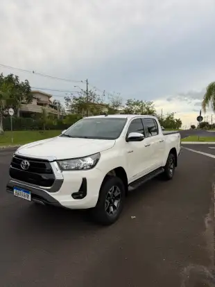 TOYOTA-HILUX-2.8 D-4D TURBO DIESEL CD SR 4X4 AUTOMÁTICO TOYOTA-HILUX-2022
