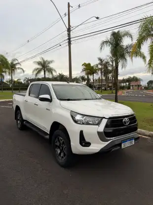 TOYOTA-HILUX-2022
