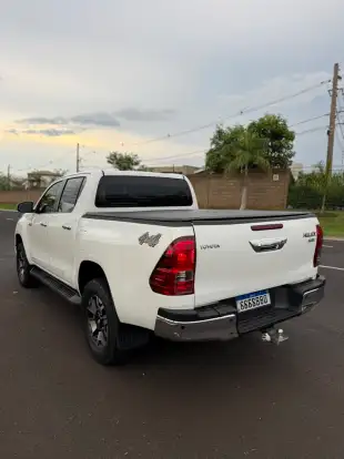 TOYOTA-HILUX-2.8 D-4D TURBO DIESEL CD SR 4X4 AUTOMÁTICO TOYOTA-HILUX-2022