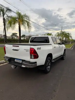 TOYOTA-HILUX-2.8 D-4D TURBO DIESEL CD SR 4X4 AUTOMÁTICO TOYOTA-HILUX-2022