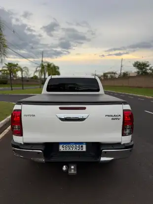 TOYOTA-HILUX-2.8 D-4D TURBO DIESEL CD SR 4X4 AUTOMÁTICO TOYOTA-HILUX-2022