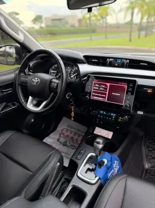 TOYOTA-HILUX-2022