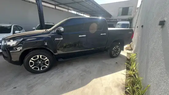 TOYOTA-HILUX-2022