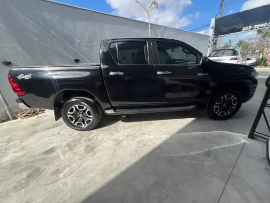 TOYOTA-HILUX-2.8 D-4D TURBO DIESEL CD SRV 4X4 AUTOMÁTICO TOYOTA-HILUX-2022