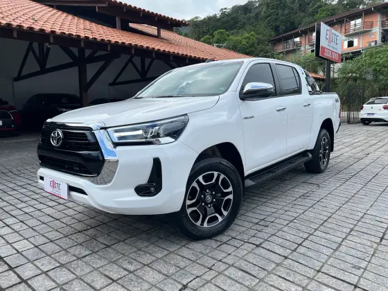 TOYOTA HILUX 2.8 D-4D TURBO DIESEL CD SRV 4X4 AUTOMÁTICO