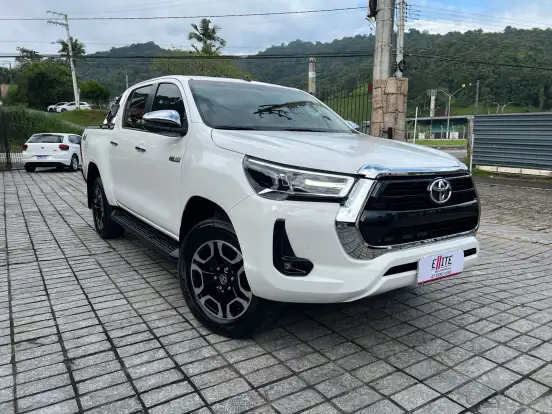 TOYOTA-HILUX-2.8 D-4D TURBO DIESEL CD SRV 4X4 AUTOMÁTICO TOYOTA-HILUX-2024