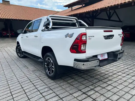 TOYOTA-HILUX-2024