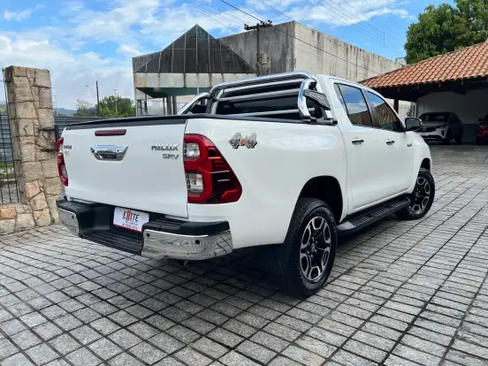 TOYOTA-HILUX-2024