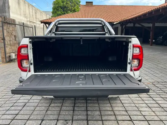 TOYOTA-HILUX-2024