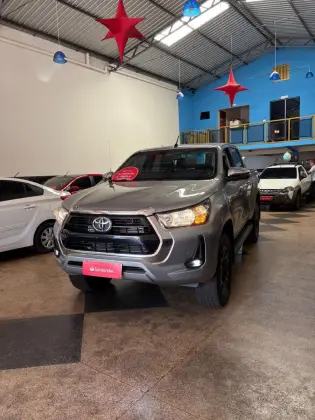 TOYOTA HILUX 2.8 D-4D TURBO DIESEL CD SRV 4X4 AUTOMÁTICO