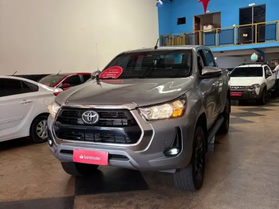 TOYOTA-HILUX-2.8 D-4D TURBO DIESEL CD SRV 4X4 AUTOMÁTICO TOYOTA-HILUX-2023