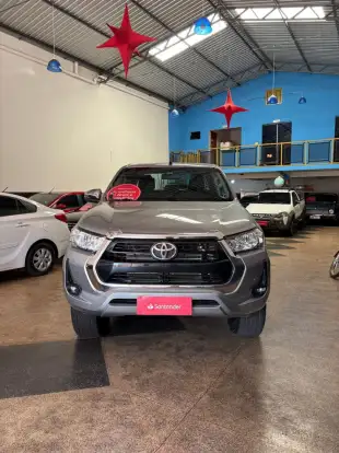 TOYOTA-HILUX-2023