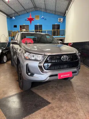 TOYOTA-HILUX-2023