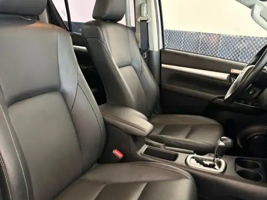 TOYOTA-HILUX-2.8 D-4D TURBO DIESEL CD SRV 4X4 AUTOMÁTICO TOYOTA-HILUX-2023