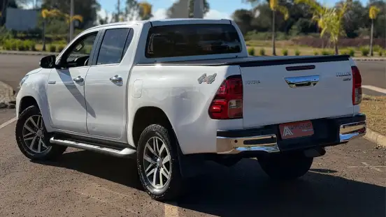 TOYOTA-HILUX-2021