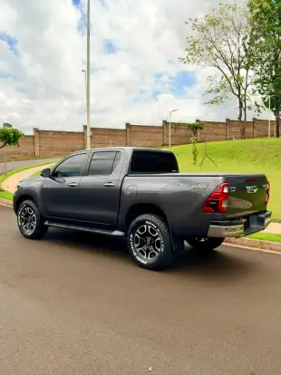 TOYOTA-HILUX-2024