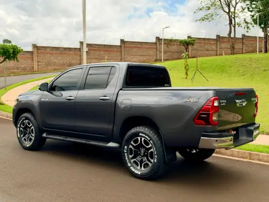 TOYOTA-HILUX-2.8 D-4D TURBO DIESEL CD SRV 4X4 AUTOMÁTICO TOYOTA-HILUX-2024