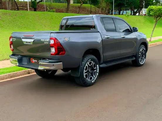 TOYOTA-HILUX-2.8 D-4D TURBO DIESEL CD SRV 4X4 AUTOMÁTICO TOYOTA-HILUX-2024