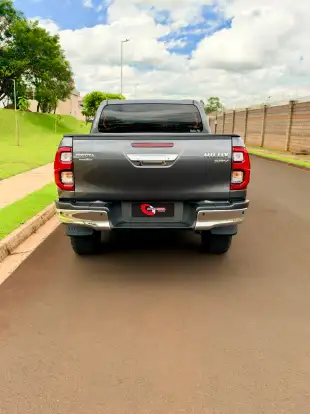 TOYOTA-HILUX-2024