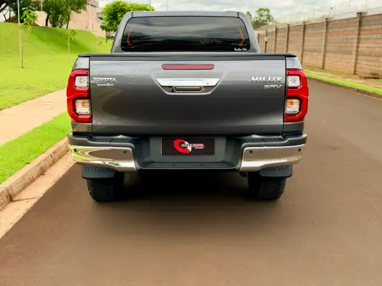 TOYOTA-HILUX-2.8 D-4D TURBO DIESEL CD SRV 4X4 AUTOMÁTICO TOYOTA-HILUX-2024